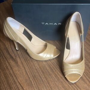 Tahari Size 8.5 Sly Gold Stilleto Peep Open Toe Heels